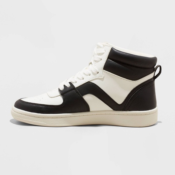 Universal Thread Shoes - Universal Thread Women’s Paige Sneakers - Size 6 1/2 and 11 available